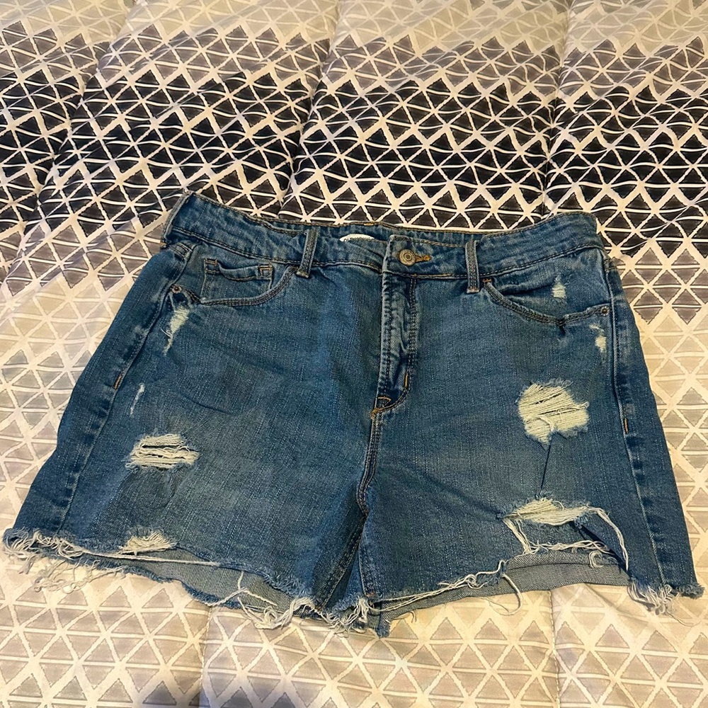Old Navy High Rise Secret Slim Pocket Distressed Shorts Size 10